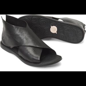 BORN IWA BLACK LEATHER SANDAL SZ 8M